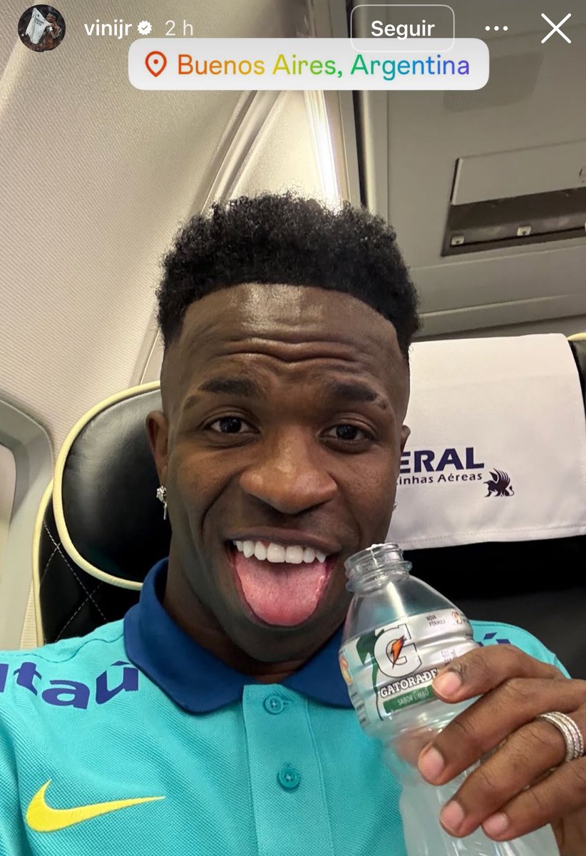 AtaqueFutbolero's tweet photo. La foto que publicó Vinícius Júnior en su llegada a Buenos Aires… 🥵🇧🇷 https://t.co/IKGaIhGZY8