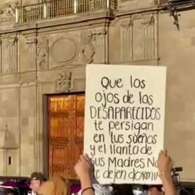 DTanates's tweet photo. Esto es tan grave como lo sucedido en la Alemania Nazi, la dictadura de Franco en España, lo hecho por Pinochet en Chile, en Argentina por Videla, es decir, el Estado con toda su fuerza y bajo la complacencia de las fuerzas armadas entregando al pueblo en una leva criminal. 6/6 https://t.co/M6PrfzpFI3