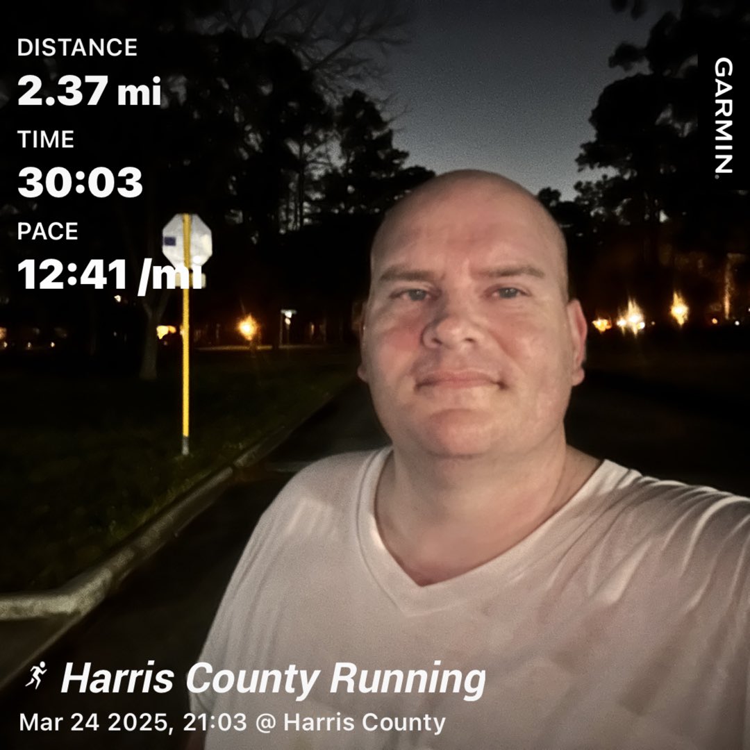 gwschattle281's tweet photo. Marathon training run #11 🏃‍♂️‍➡️! Capping off a Monday with a training run! #RunWithSchattle https://t.co/2q1caZ6Qor
