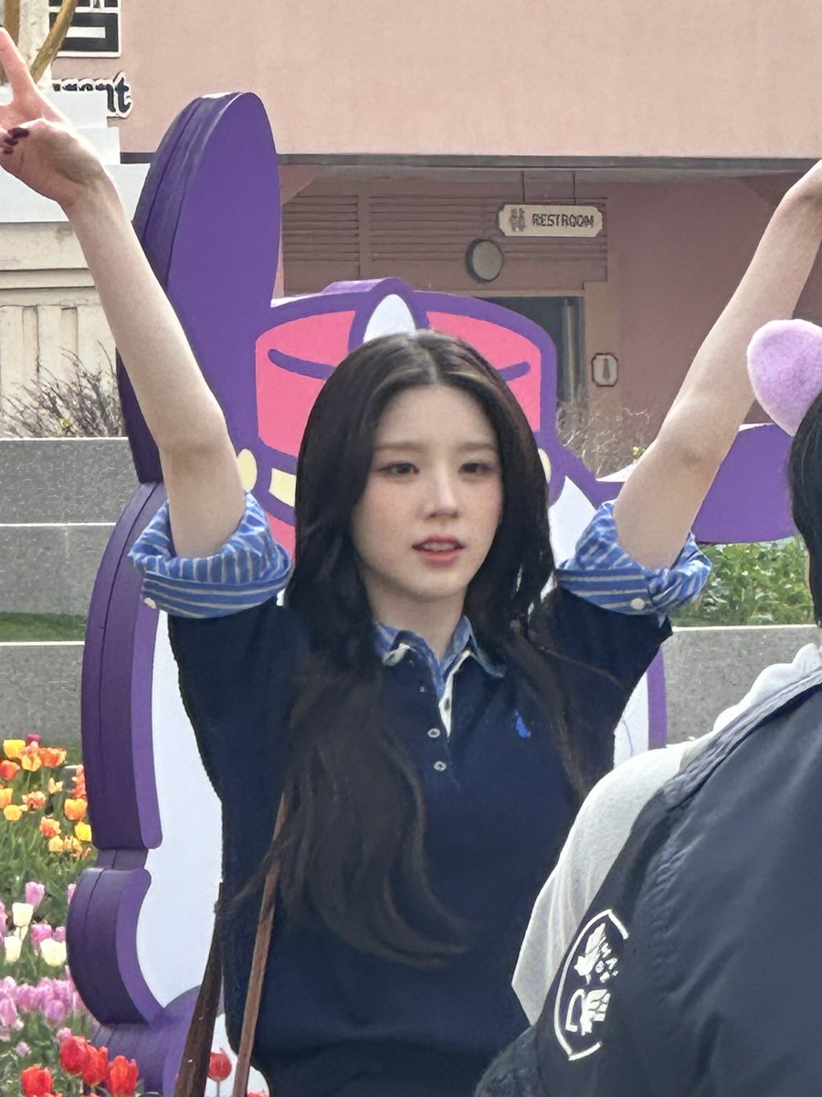 얘들아.. 에버랜드에서 희진을 자만추 했다면?????

#희진 #이달소 #heejin