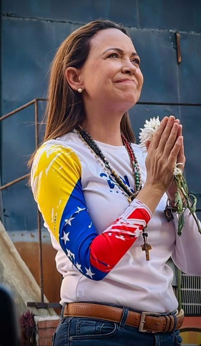 Dios me la bendiga hoy mañana y siempre <a href="/MariaCorinaYA/">María Corina Machado</a> 🙏.

!Es imposible no amar está gran mujer!