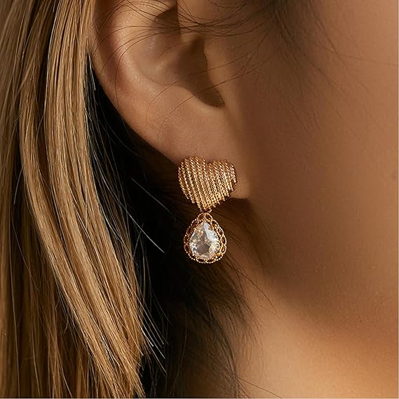 affiproview's tweet photo. Women 18K Gold Plated Pearl Long Dangle Heart Hoop Drop Earrings

Buy : https://t.co/FyTe7CmzfW
#women #earrings #earringshopping #GOLD #goldplarted #heart https://t.co/F5ZUpnmFRL