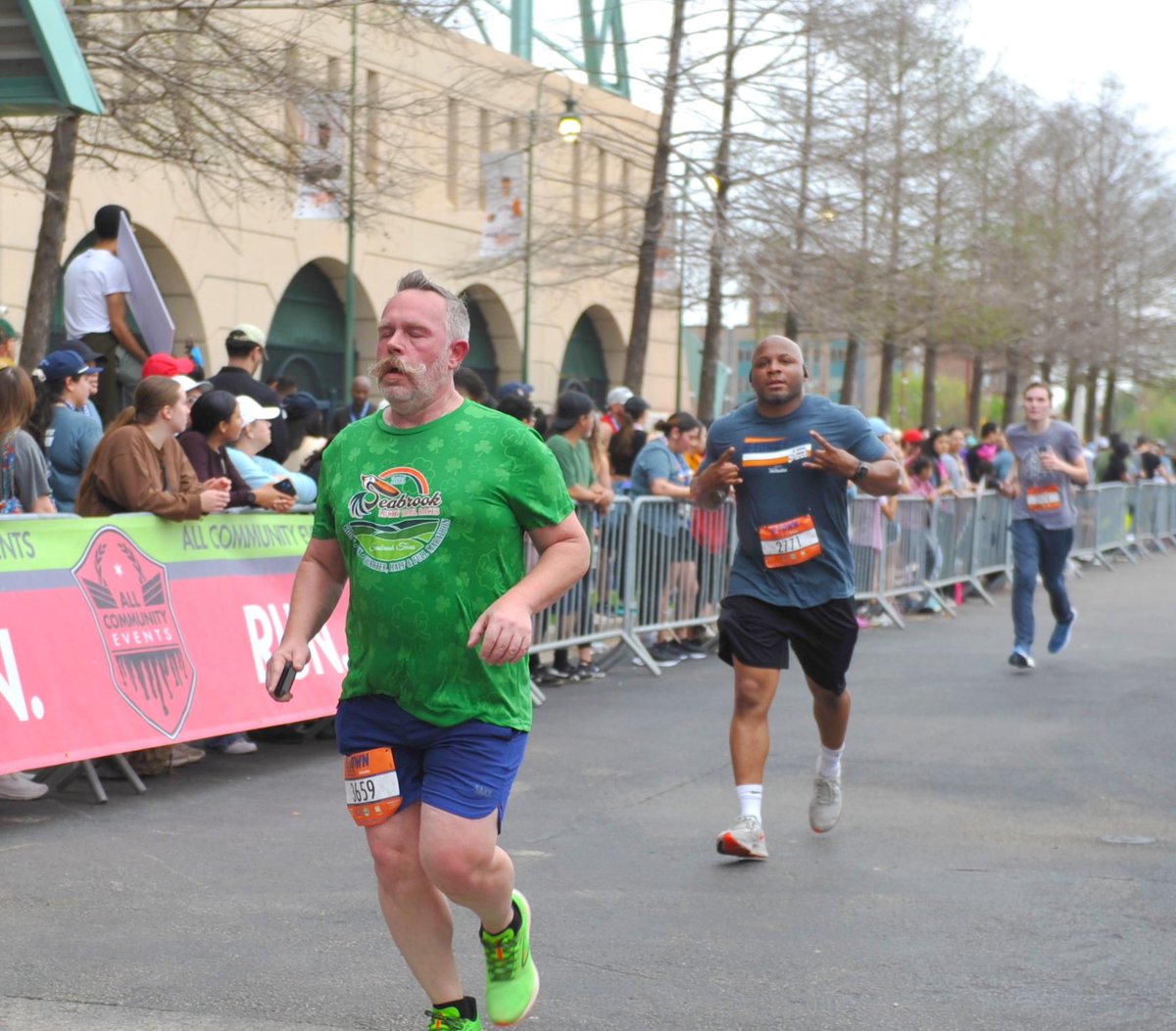 StephenJamesMBA's tweet photo. Felt really good to compete and finish my first 10k at the H-town Half Marathon. As an ex-athlete and somebody who works out 5-6x a week I had never ran 6.2 miles in my life, not even when training leading up to the race. It was tough but we knocked it out. #epsonsalt https://t.co/ldalusJBeI