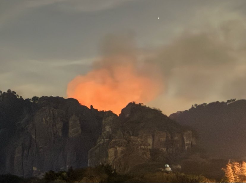 carminadelvall's tweet photo. Cerró de ocotitlan, Mórelos #Incendio @gobiernamorelos @DiariodeMorelos @GN_MEXICO_ https://t.co/2F3CyJKi96