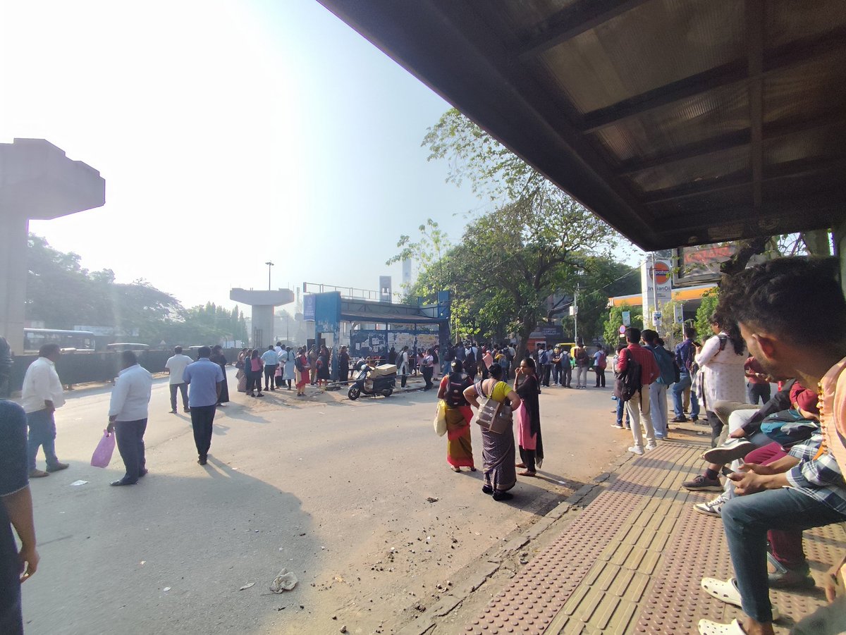 AJS97226212's tweet photo. @BMTC_BENGALURU @CMofKarnataka @BBMPofficial 
I REQUEST YOU TO PLEASE SEND MORE BUSES THAT GO TO DODDBALLAPURA/ RAJANKUNTE. BUS NUMBER OF 285M OR ANY 285s AT NES BUS STAND. EARLY 7.30AM - 9.30AM IT'S SO PACKED &amp; CROWDED THERE IS AN IRREGULAR FLOW OF BUSES, NO BUS IS ON TIME (1/2) https://t.co/fpmkpgX7L6