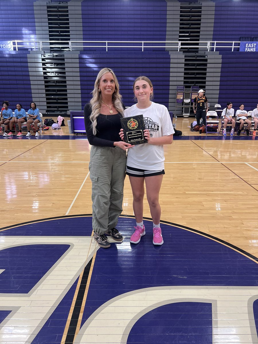 DaveFelici_'s tweet image. 7th grade Girls all-star game was Tonight. The Blue beat the White team 53-41 Blue team led by MVP Delilah Harris (VRLY Storm) 16pt & Ella Wiechman (Papio Power) 14 pts White led by MVP Zaniya Castor 10pts (Nebraska United) Winner 3pt shoot out Tina Tcheuhchoua (Express United)