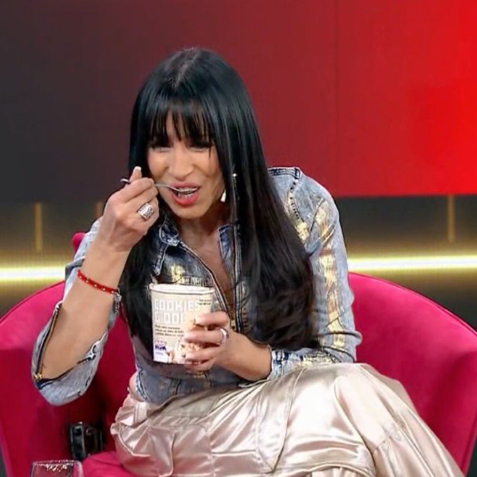 FDoficial's tweet image. El triciclo tiene una rueda menos