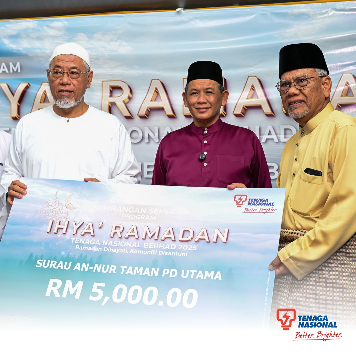 Tenaga_Nasional's tweet photo. Tenaga Nasional Berhad (TNB) terus menyantuni masyarakat setempat menerusi Majlis Ihya’ Ramadan peringkat Negeri Sembilan, yang membuka ruang untuk berinteraksi dengan komuniti dan berkongsi rezeki dalam suasana penuh keberkatan. https://t.co/eLjSDufQo3
