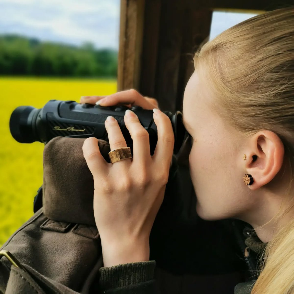 The hay meadows and rapeseed fields are tall now—sometimes all you see is a pair of ears or a head. This is when a thermal camera really makes the difference.pulsarnv.com/collections/th…
#RoeDeerHunting #ThermalOptics #WomenWhoHunt #FieldWork #RevierTools #HuntingGear