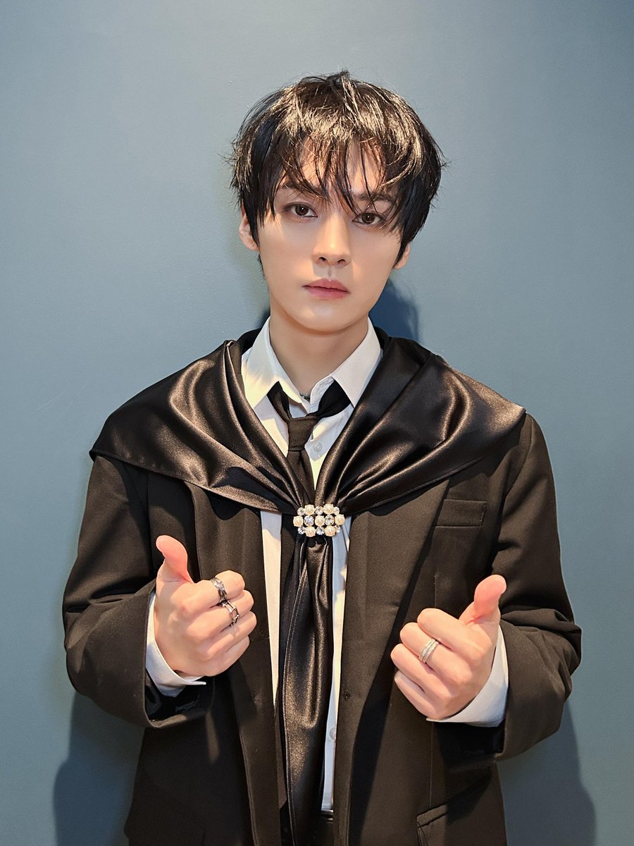 ellie ✦ tweet media