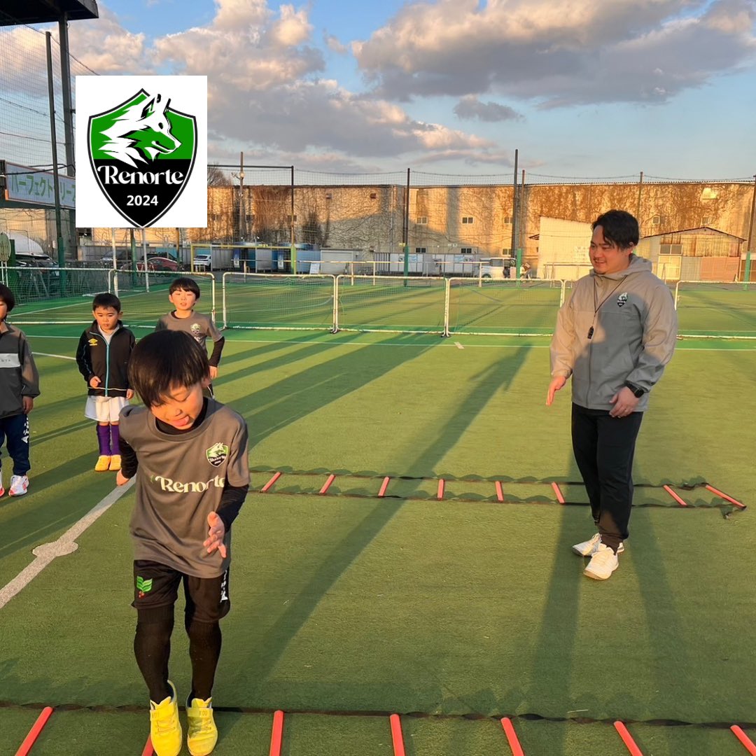 FC_Renorte's tweet photo. 3月20日活動報告です♪(๑ᴖ◡ᴖ๑)♪
スピードに乗ったドリブルにプラスαで相手に向かってドリブルを仕掛ける意識を持ってトレーニングをしました💪
①スペースに運ぶドリブル
②相手に向かって仕掛けるドリブル
この二つを状況によって使いこなせるようになることを目標に取り組んでいます⚽️
#リノルテ https://t.co/1p6g6sD0oh