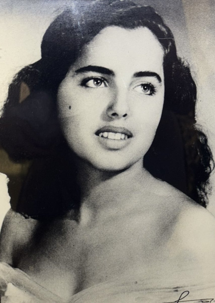 La vida es una chispa entre dos eternidades y solo importa aquello por lo que serás recordado. Fuiste la mejor madre del mundo. Vuela alto Magaly amada!