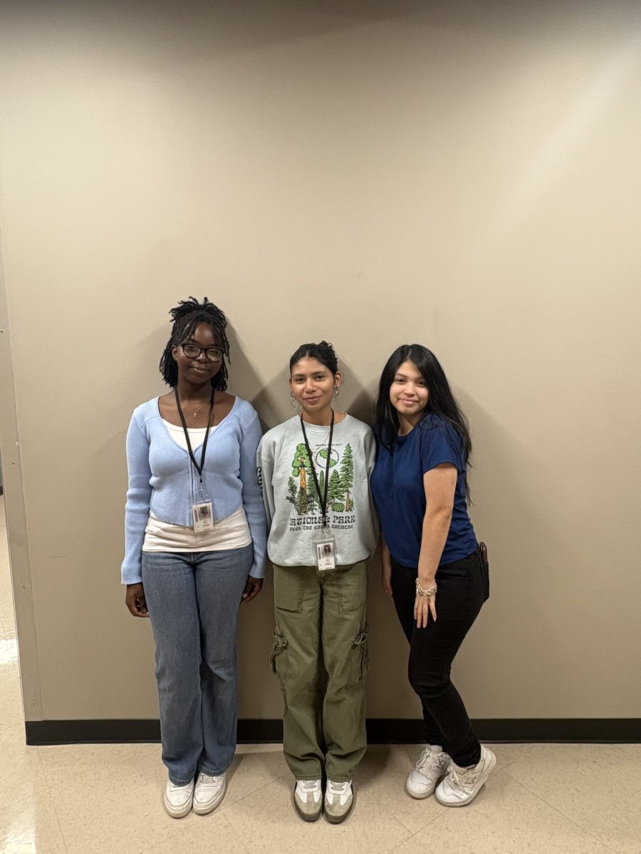 blansonstuco's tweet photo. Blanson BOLD Day was full of style and spirit! Students rocked blue, yellow, and jaguar print to show their Jaguar pride 🩵💛🐆@BlansonCTEHS #BOLDDay #JaguarStrong #BlansonBold #studentcouncil #StuCo #SpiritDay https://t.co/8hoU6gMSIt