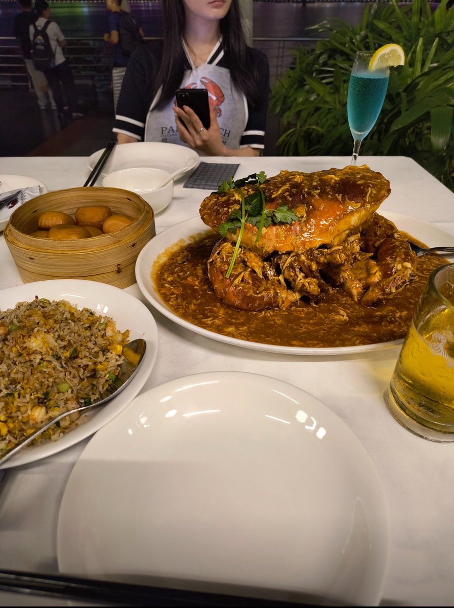 kotlin001's tweet photo. 3万のカニ美味しかった🇸🇬 https://t.co/lE401XuIv8