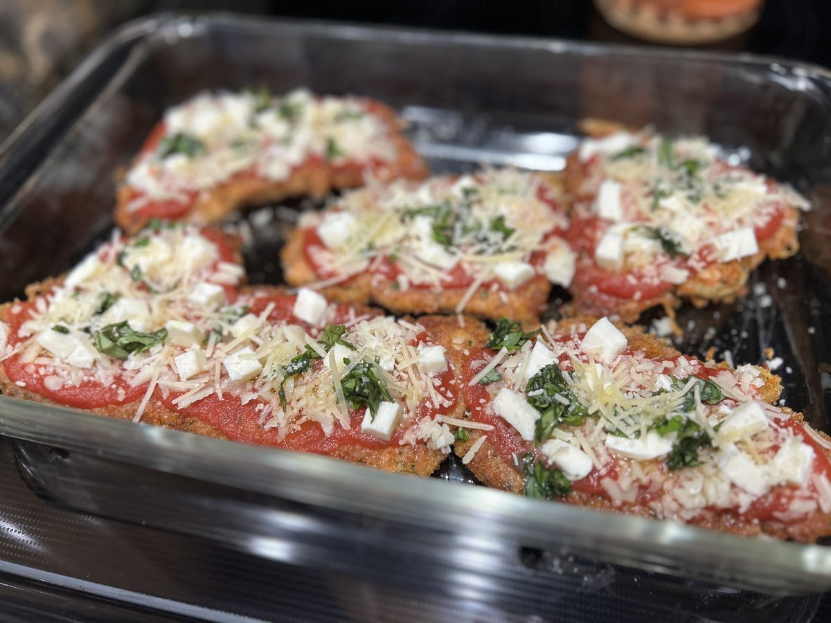 ToddKunzTV's tweet photo. #Yummy. My greatest creation yet. Chicken Parmesan. Dinner is served when the others get home from work.
#mrmom #chickenparm #asparagus #cooking #food #healthyrecipes https://t.co/WdwUOmXbJT