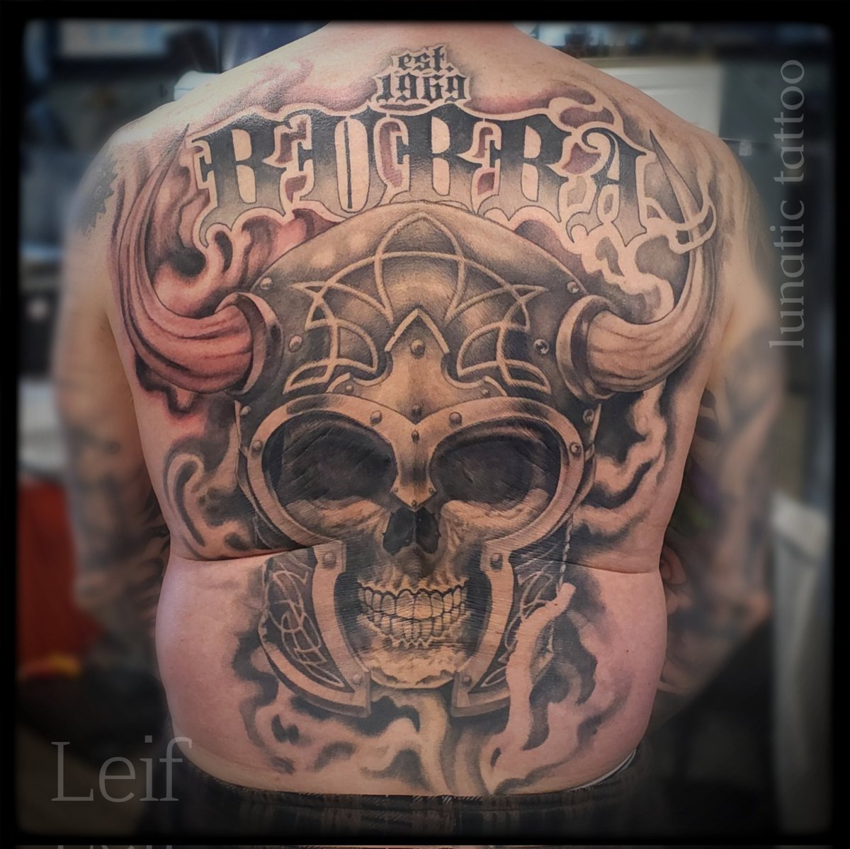 LunaticTattoo's tweet photo. Brutal backpiece for Bubba by Leif!
.
>> lunatictattoo@gmail.com
>> @lunatictattoo
.
#leif #lunatictattoo #lunatic #tattoo #tattoos #vancouverwa #orchardsasylum #skulls #skulltattoo #skull #backpiece https://t.co/JbRLaQMnt0