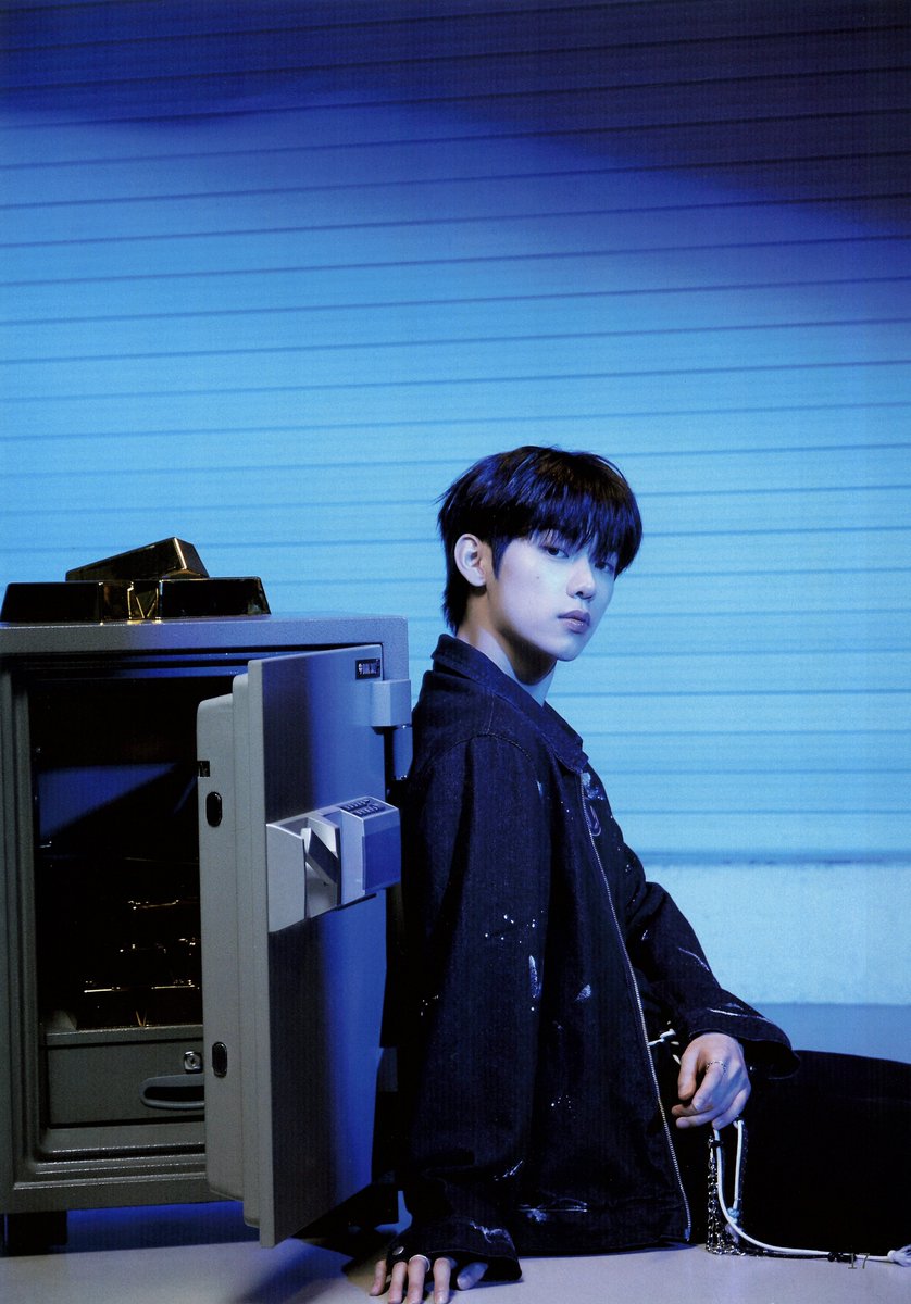 evnne_hanbin's tweet photo. EVNNE x ITTA MAGAZINE Photobook Scans #이정현 https://t.co/Rx393qqyIF