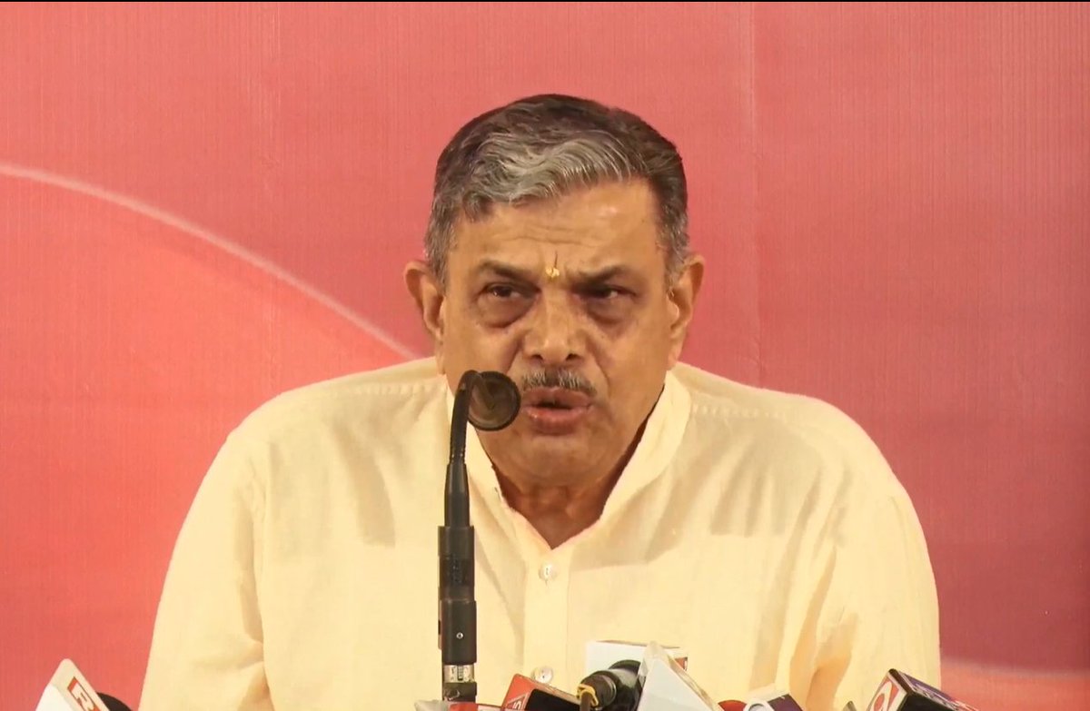 संघ शताब्दी वर्ष निमित्त कार्यक्रम (विजयादशमी 2025 से विजयादशमी 2026)

1. शताब्दी वर्ष की शुरुआत विजयादशमी 2025 से होगी, जिसमें गणवेश (संघ गणवेश) में स्वयंसेवकों के मंडल या खंड/नगर स्तर के कार्यक्रम आयोजित किए जाएंगे।
2. नवंबर 2025 से जनवरी 2026 तक तीन सप्ताह तक घर-घर संपर्क