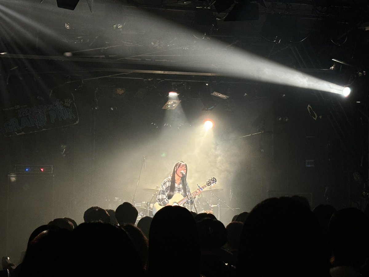 ［準決勝2日目2部5組目］
千星

穏やかな歌声と素敵な音色のアコギのハーモニーが会場を千星色で満たされてます！
心地の良い空間ですね〜