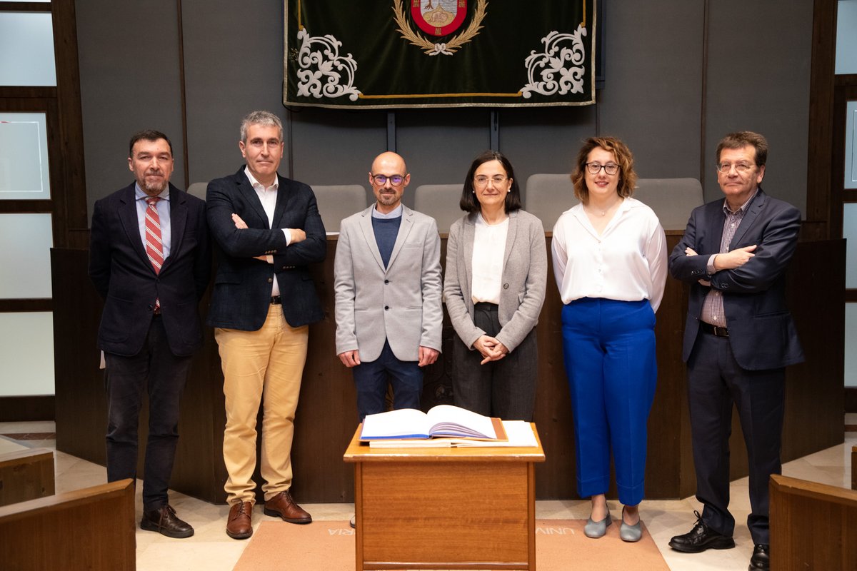 INSTITUCIONAL | Primeras tomas de posesión de PDI y PTGAS tras el cambio de equipo rectoral. Se trata de dos nuevos directores de departamento, dos profesores titulares y siete miembros del PTGAS.

¡Felicidades a todas y todos!!!