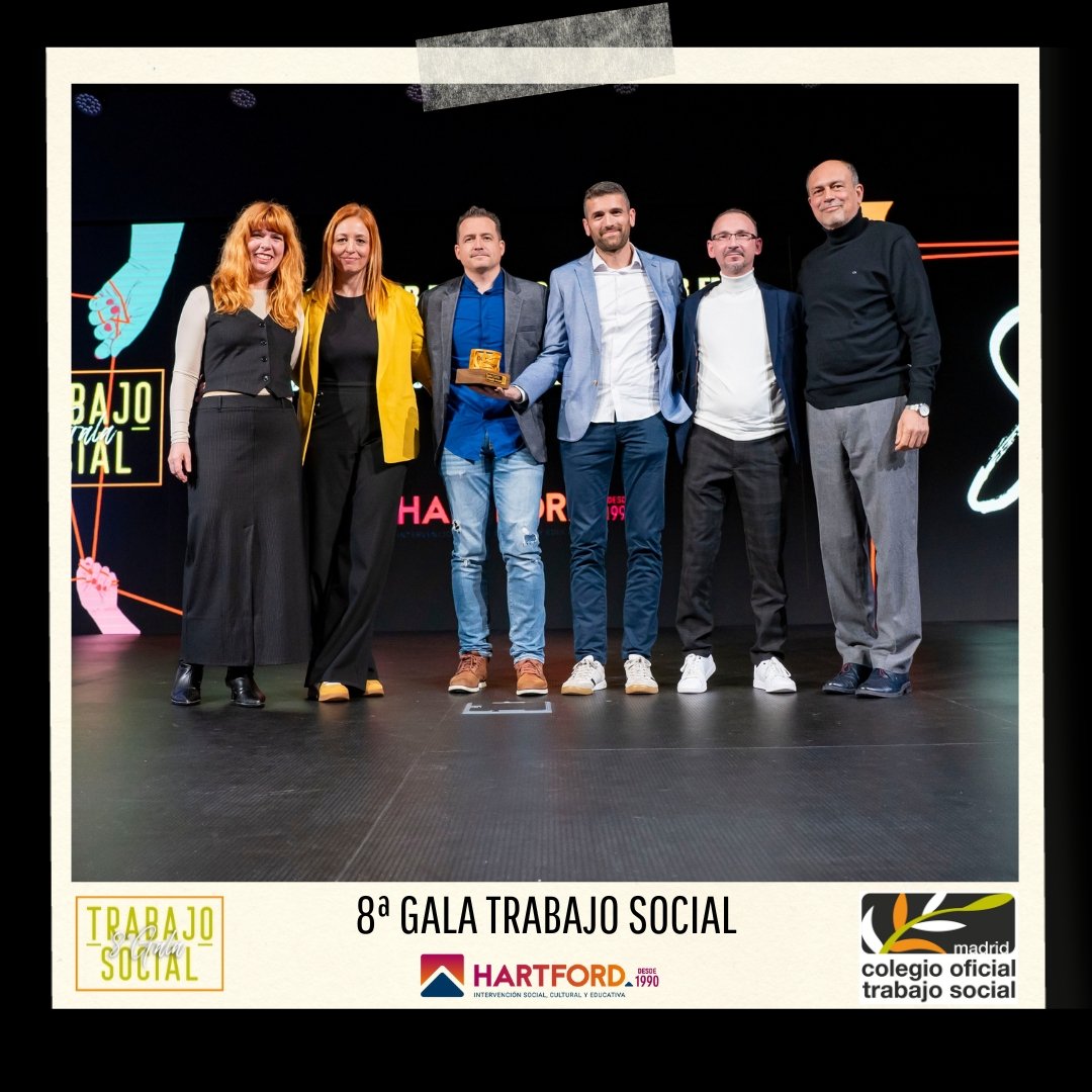 <a href="/malfarogonzalez/">miguel angel alfaro</a> <a href="/GerosolSAD/">Gerosol</a> <a href="/Brokers88/">Brokers88</a> <a href="/Anagarciamont/">Ana Garcia</a> <a href="/MMRodrigo3/">M.M.Rodrigo</a> <a href="/c_residencial/">Caser Residencial</a> <a href="/IntressOrg/">Intress</a> Raquel Garrido, vocal de la Junta, y Luis Gómez García, gerente de <a href="/hartford_sl/">HARTFORD, S.L.</a>, entregaron el Premio a Mejor Proyecto Innovador en Trabajo Social a Rocío Galán García y Ángel Reviriego por su programa de radio 'Socialmente saludables' 🎙️¡Enhorabuena! 👏