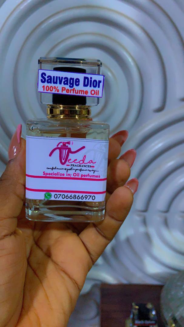 veeda_fragrance's tweet image. ๐๏ธI sell luxury, unisex/ child friendly undiluted perfume oils.
๐๏ธVery demure & very classy.
๐๏ธ Location: Lagos
๐๏ธ Very long-lasting & makes you smell exotic.
๐๏ธ Kindly dm to order.
๐Nationwide delivery
๐๏ธSize: 50ml
๐ Price: 15,000
#iyaloja