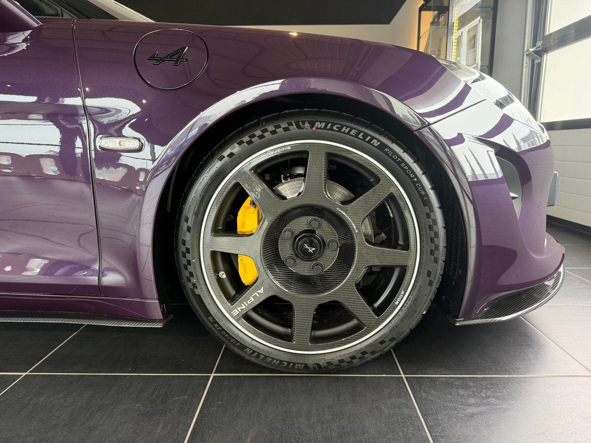 lerdvauto's tweet photo. L’Alpine Store de Rennes a récemment livré cette A110 R dans une teinte plutôt rare, nommée « Tulipe Noire ». 💜

Qu’en pensez-vous ? 💬

(📸 Jean-François Le Boucher)

#AlpineA110R https://t.co/7rBsQzL0Yu