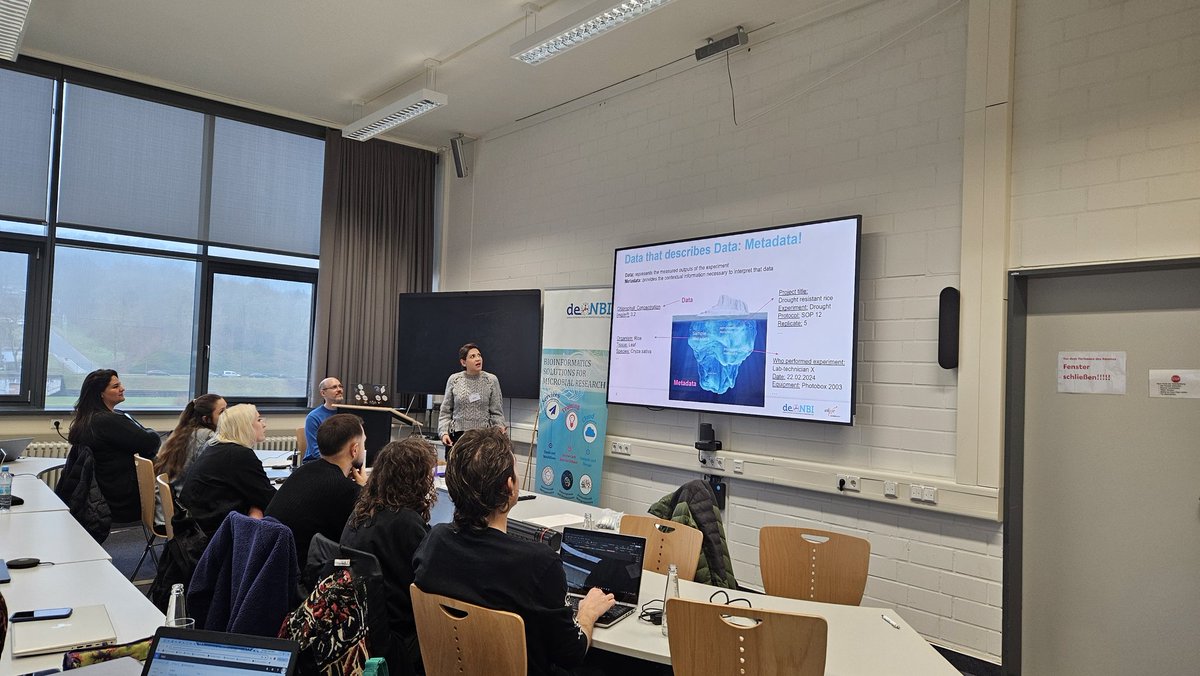 First keynote talk of <a href="/denbiOffice/">de.NBI / ELIXIR-DE</a> Spring School: Sara and <a href="/basti_beier/">Sebastian Beier</a> talked about #RDM and #FAIR basics