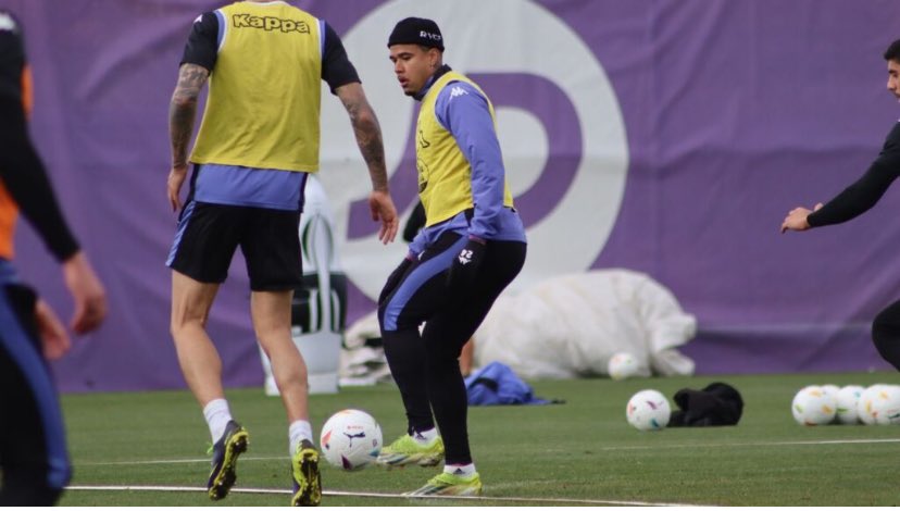 chaskisfacundo's tweet image. Primera buena noticia en lo que va de temporada 
¡NOS HA TOCADO EL GORDO!
(el kenedy gordo digo)