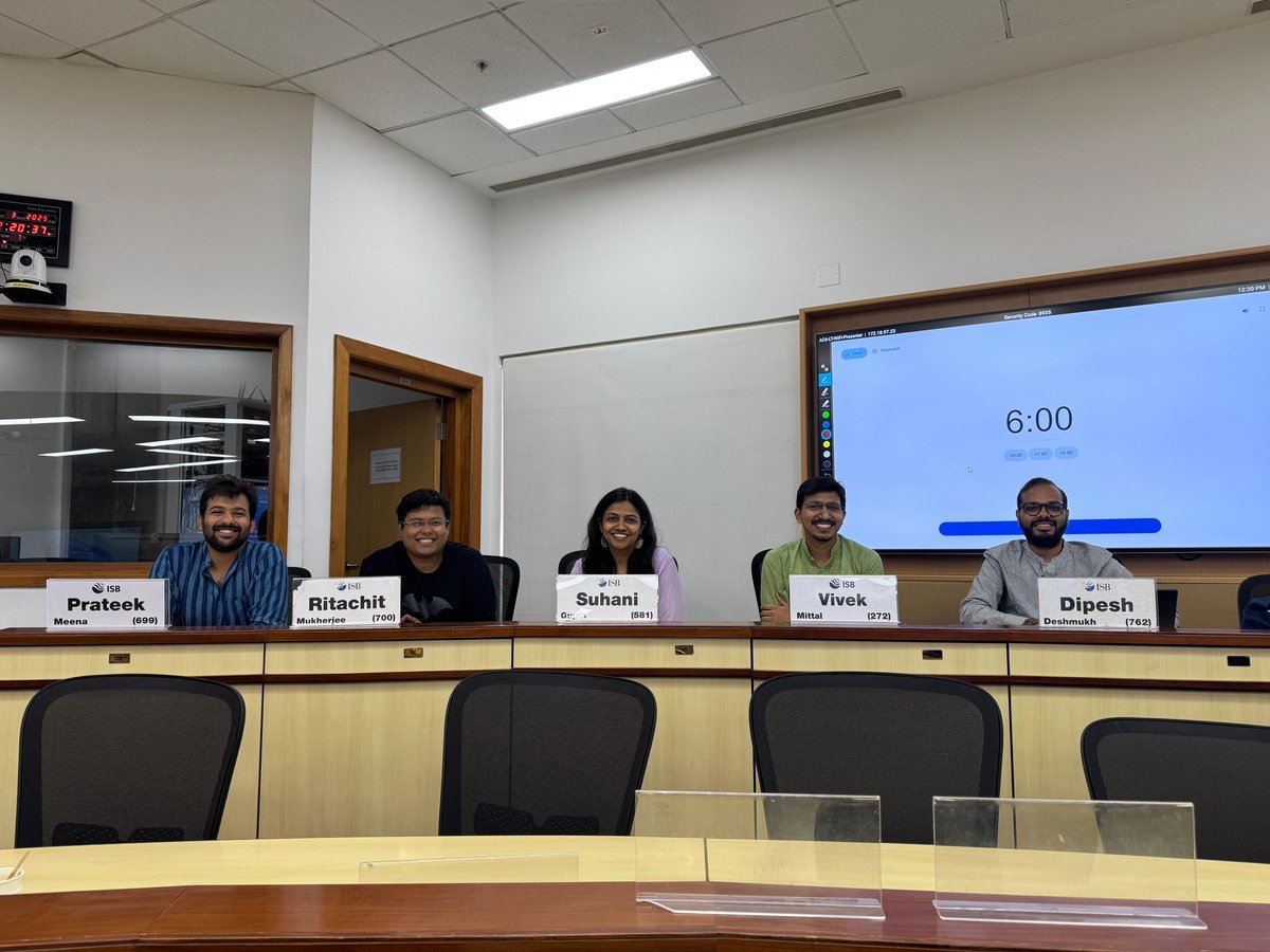 ritachit's tweet photo. The last dance (class)!
As this MBA journey wraps up, it’s a bittersweet moment—
The joy of completing a top-tier MBA,
And the quiet gloom of leaving behind this incredible chapter.
#MBA #GraduationFeels https://t.co/sIttxBF1mF