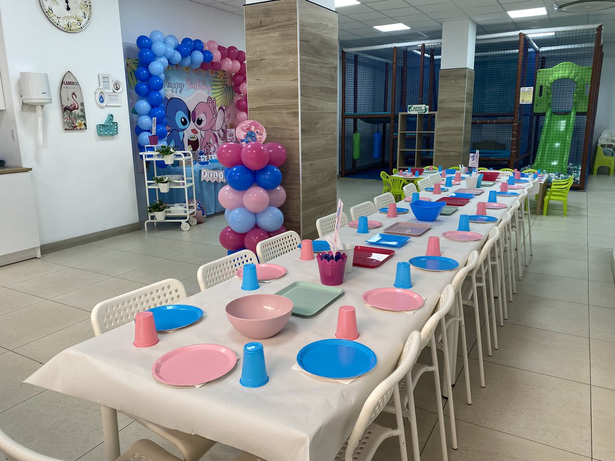 FunInsideParty's tweet photo. Elienai celebró su 9 cumpleaños en nuestro local🎂🎉. Contrataron aparte el servicio de decoración de su temática favorita #Stitch, solo querían disfrutar del momento desde el minuto que entraron. Muchas felicidades 🤗 #cumpleañosElienai #funinsideparty #funinside #eventos #local https://t.co/Ary5eFzMud