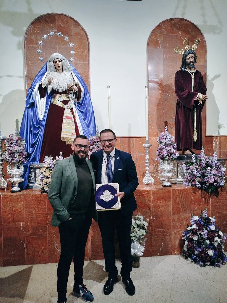 El pasado sábado, algunos compañeros de nuestra tertulia acudieron al pregón de la <a href="/HdadPinoMontano/">Hdad. Pino Montano</a> pronunciado por Francisco José Díaz @Francis_bodas , presentador de nuestro cartel #SINELABE2023 y al que agradecemos la mención especial que tuvo hacia nuestra tertulia.