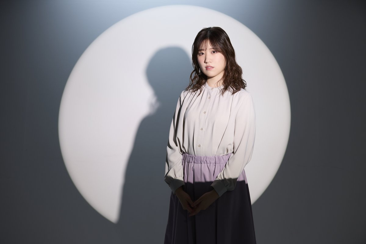understudy2025's tweet photo. ✨キャラクタービジュアル公開✨

🎭 佐々木 翔子（ささき しょうこ）／下野由貴
小劇場の叩き上げ女優。
劇中劇「幻花」のヴェロニカ役で芯の強さを発揮。

🎟️チケット一般販売中！
🔗 https://t.co/XYrT0WjdDm
#アンスタ #アンダースタディ https://t.co/eDBNqaj2NR