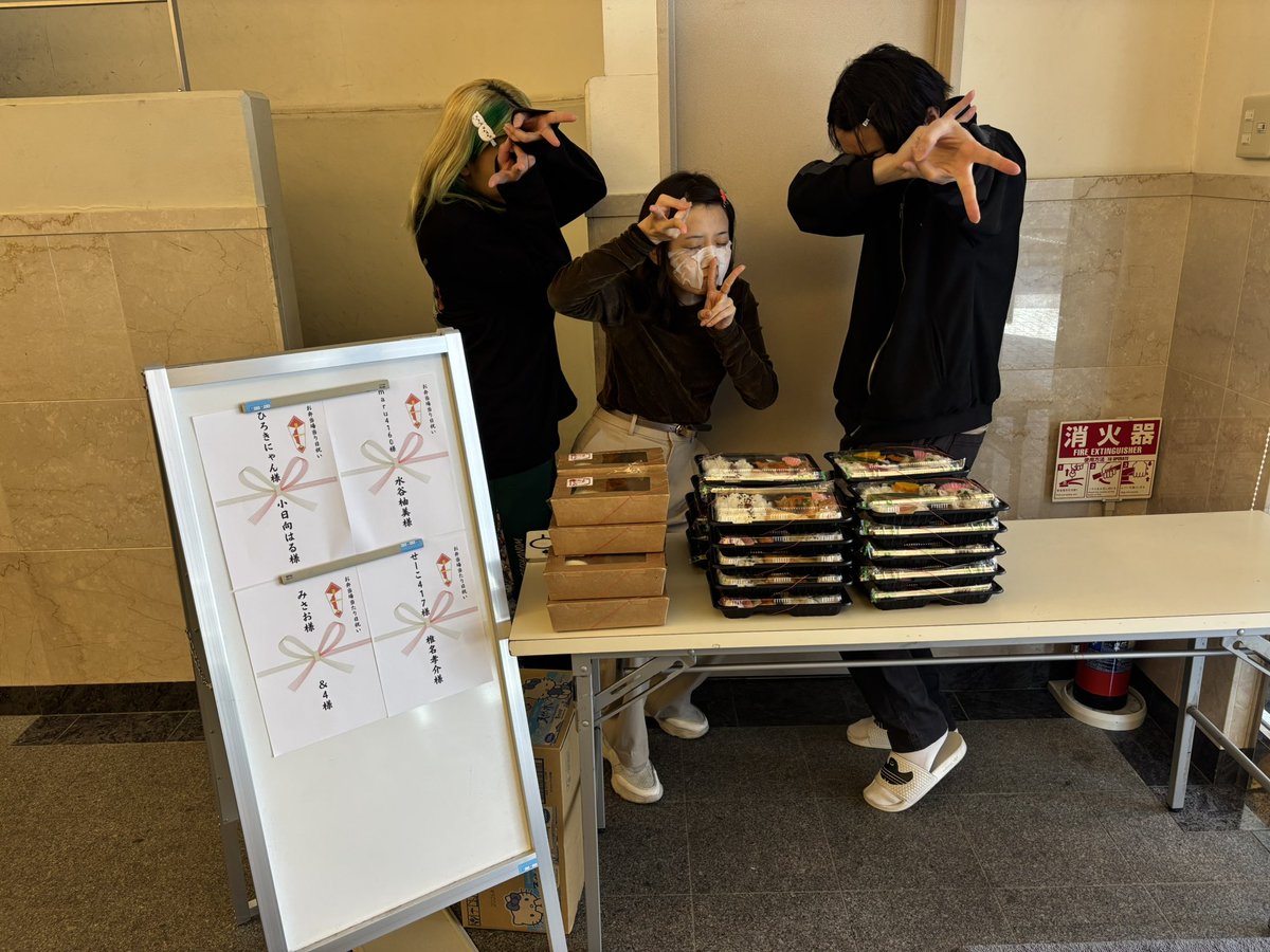 and4_1004's tweet photo. #おとぎの法廷　本日場当たり日！
美味しいお弁当頂いてキャストスタッフ一同元気モリモリで最後の調整しています！
ご馳走様でした！

明日からいよいよ開幕です！
まだお席準備出来ます！
是非おとぎの国へお越しください！ https://t.co/F0K3Hh99b9