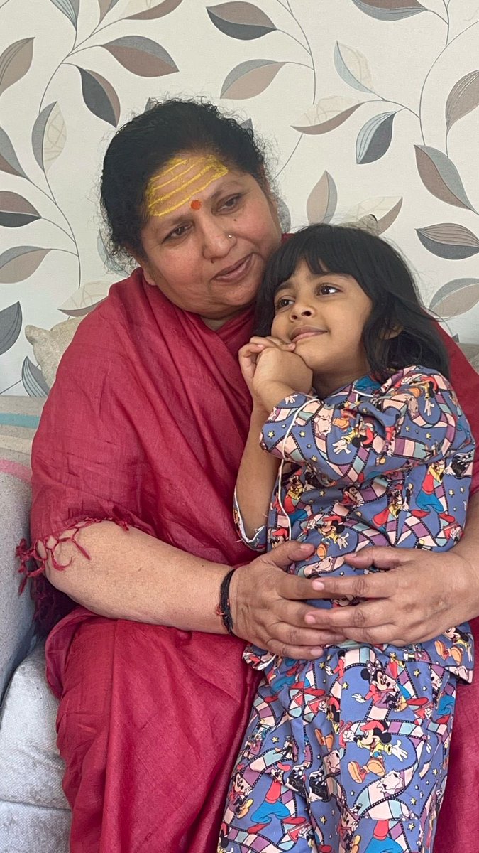 Manoj Tiwari (@manojtiwarimp) on Twitter photo рдкреНрд░рд╕рд┐рджреНрдз рдХрдерд╛ рд╡рд╛рдЪрдХ рдкреВрдЬреНрдп рдиреАрд▓ рдордгрд┐ рджреАрджреА рдХрд╛ рджрд┐рд▓реНрд▓реА рдЖрд╡рд╛рд╕ рдЖрдирд╛ рд╣реБрдЖтАж
рдЙрдирдХрд╛ рдЖрд╢реАрд░реНрд╡рд╛рдж рдореБрдЭреЗ 1996 рд╕реЗ рдЕрдирд╡рд░рдд рдкреНрд░рд╛рдкреНрдд рд╣реЛрддрд╛ рдЖ рд░рд╣рд╛ рд╣реИред рд╕рдВрддреЛрдВ рдХреЗ рдЖрд╢реАрд░реНрд╡рд╛рдж рдХреА рд╢рдХреНрддрд┐рджреЗрдЦреА рд╣реИ рд╣рдордиреЗ..
#рдиреАрд▓рдордбрд╝реАрджреАрджреА #рд╕рдВрддрдЖрд╢реАрд░реНрд╡рд╛рдж рдкреНрд░рд╕рд┐рджреНрдз рдХрдерд╛ рд╡рд╛рдЪрдХ рдкреВрдЬреНрдп рдиреАрд▓ рдордгрд┐ рджреАрджреА рдХрд╛ рджрд┐рд▓реНрд▓реА рдЖрд╡рд╛рд╕ рдЖрдирд╛ рд╣реБрдЖтАж
рдЙрдирдХрд╛ рдЖрд╢реАрд░реНрд╡рд╛рдж рдореБрдЭреЗ 1996 рд╕реЗ рдЕрдирд╡рд░рдд рдкреНрд░рд╛рдкреНрдд рд╣реЛрддрд╛ рдЖ рд░рд╣рд╛ рд╣реИред рд╕рдВрддреЛрдВ рдХреЗ рдЖрд╢реАрд░реНрд╡рд╛рдж рдХреА рд╢рдХреНрддрд┐рджреЗрдЦреА рд╣реИ рд╣рдордиреЗ..
#рдиреАрд▓рдордбрд╝реАрджреАрджреА #рд╕рдВрддрдЖрд╢реАрд░реНрд╡рд╛рдж
