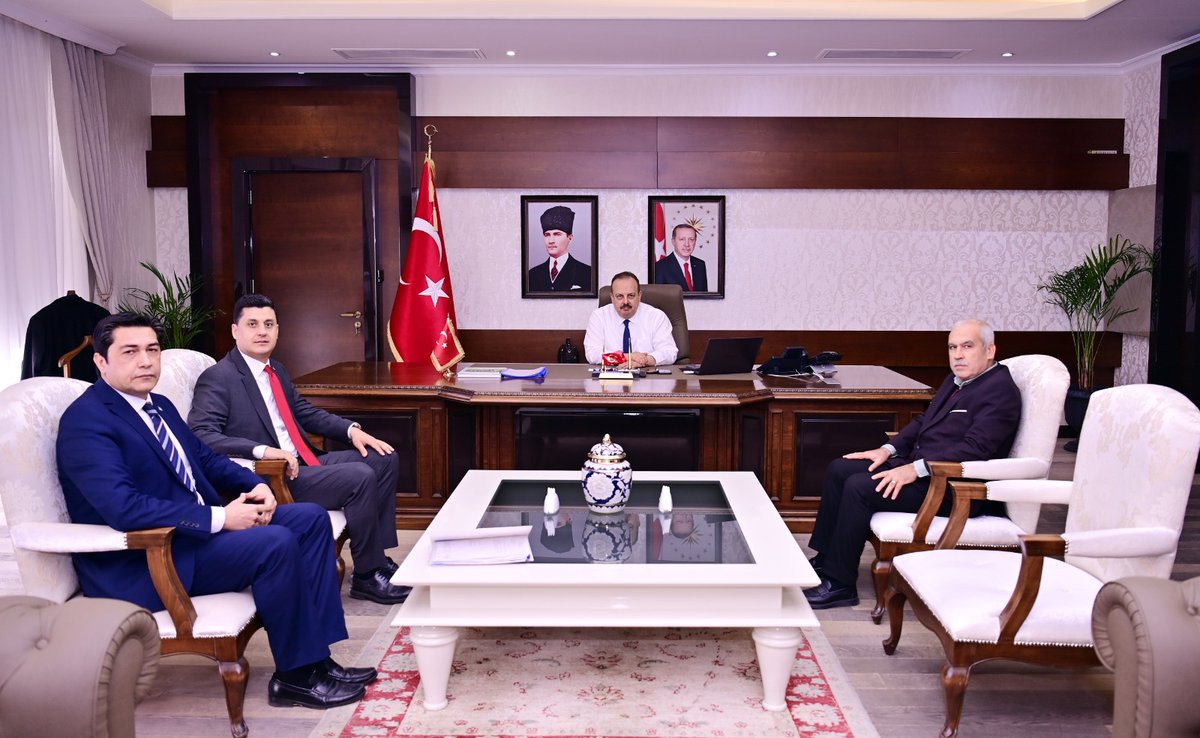 Aydın ASTİM OSB Yönetim Kurulu Başkanı Gökhan Maraş ve beraberindeki heyet,

Vali <a href="/YakupCanbolat/">Yakup CANBOLAT</a>'ı makamında ziyaret etti.