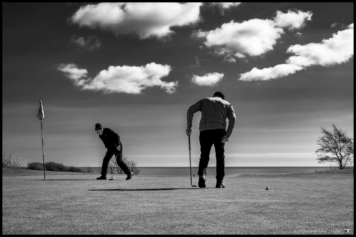 Robin_Down's tweet image. Theatrical golf, Richard playing the third at Alnmouth. On the second day of the society's early year outing and AGM, the more mature members found the going tough. #golf #golfinthewild #alnmouthgolf #liberalgolf