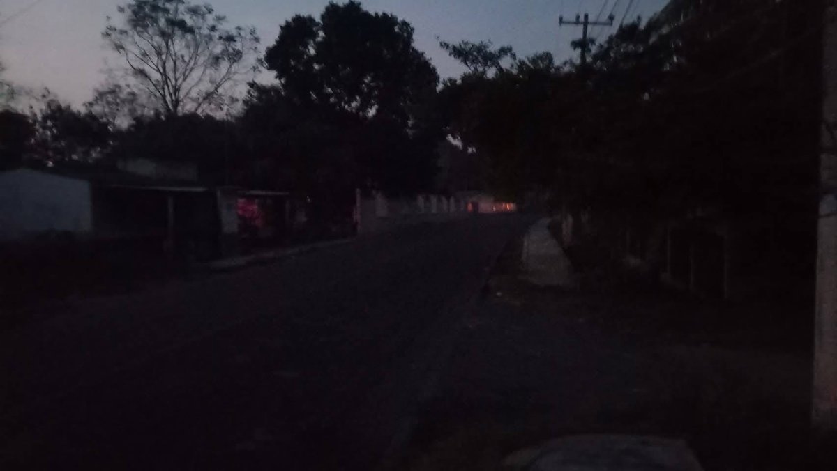 Maspodiomx's tweet photo. Tabasqueños empiezan a sufrir por fallas en suministro eléctrico 

https://t.co/Pt6GCLqzz5 https://t.co/7uvdRS4oWL