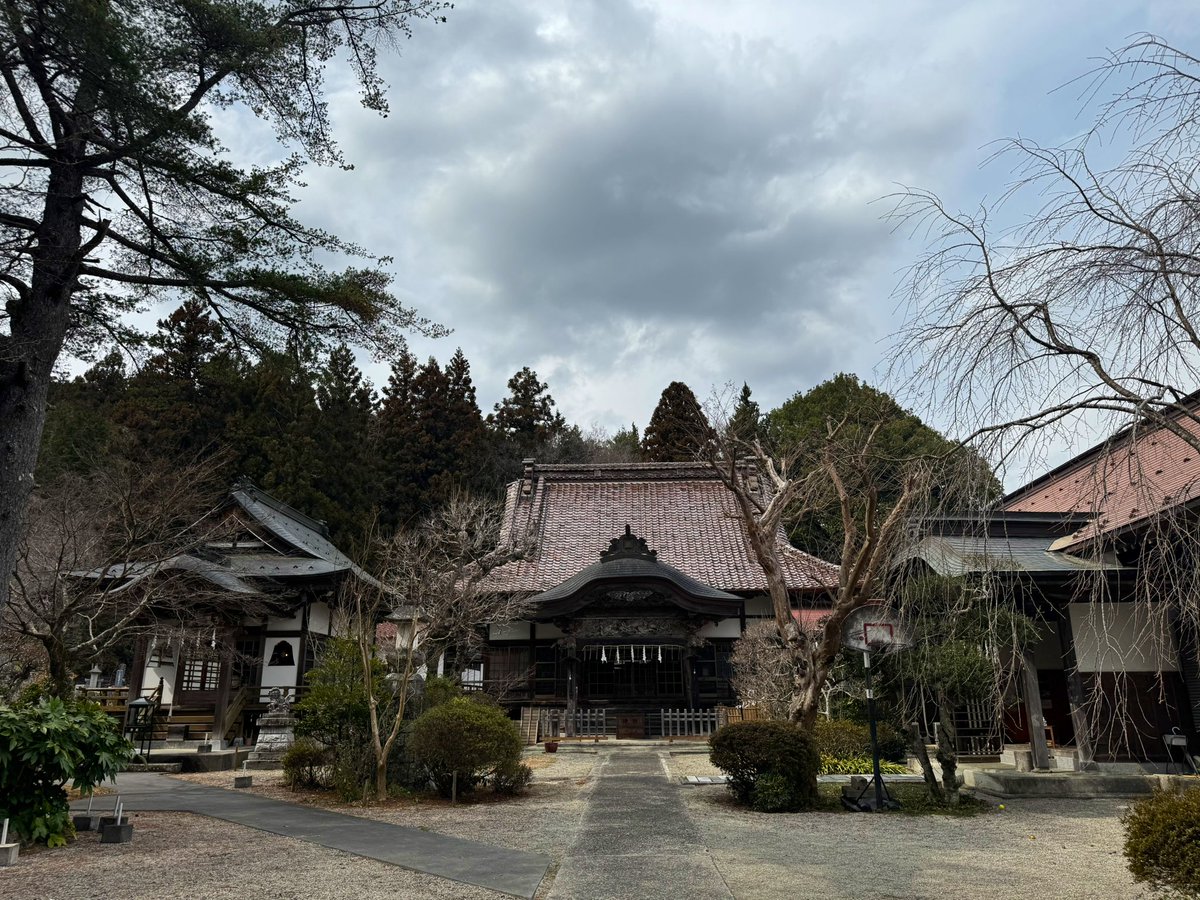 okukujicycle's tweet photo. 棚倉町にある長久寺🛕
1707年に太田資晴(すけはる)によって創建された日蓮宗の寺院です。
山門は現存する棚倉城唯一の建造物だそうです。
〒963-6121 福島県東白川郡棚倉町大字花園字沢目176
駐車場：約40台

ちなみにこの場所の近く(徒歩5分程)には花園しだれ桜があります🌸 https://t.co/1XYBvUP0Yh
