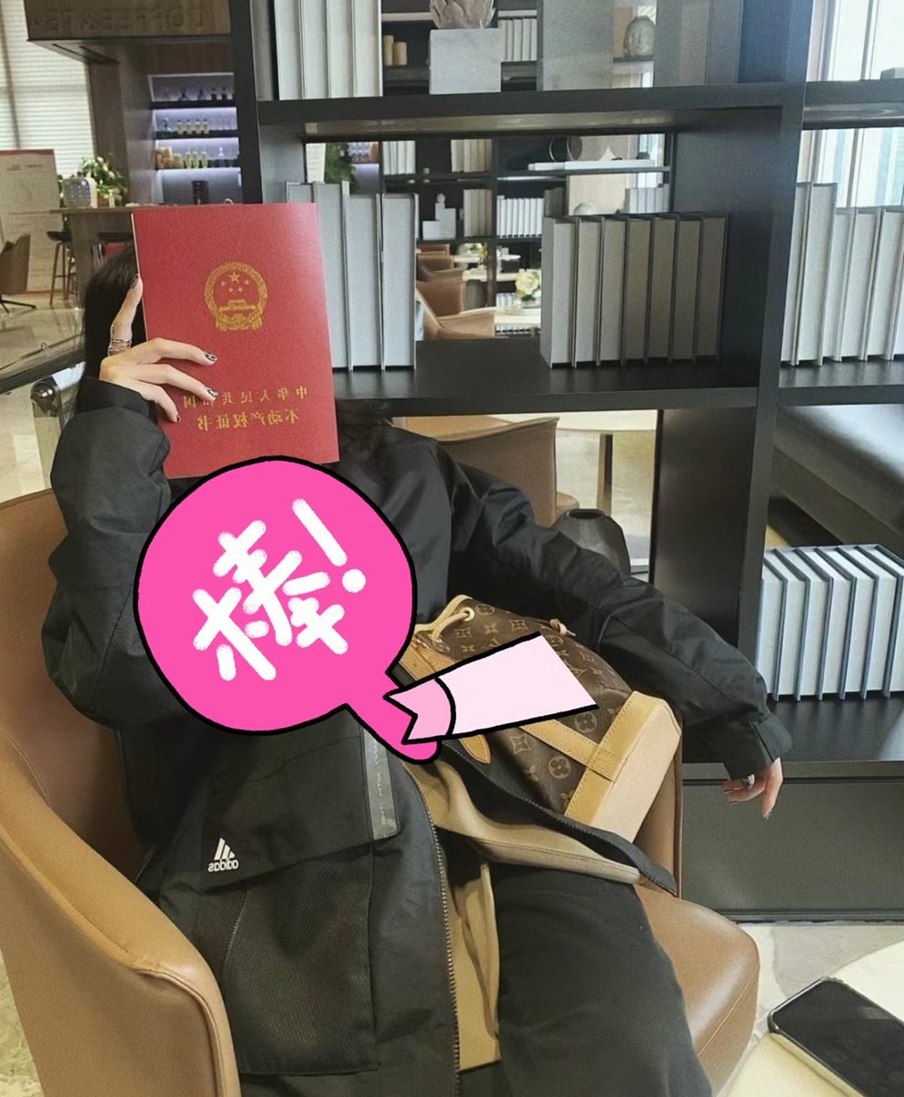 这是我多年的客户，她2022年看中的一套260w的三室房子，她现在买只需要150w就行了

她三年没有买房，就省了110w,出来，她一年工资才20w，她晚买了三年房，比她上班3年不吃不喝都赚的多，能有几个像她沉得住气的，我是真佩服她…… https://t.co/R7mjlnIohZ