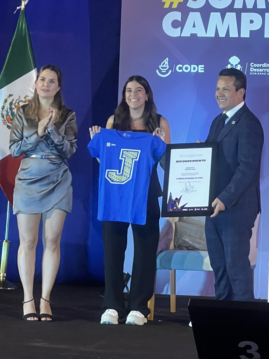 Un honor tenerte en casa <a href="/AleOrozcoLoza/">Alejandra Orozco</a> y verte portar con orgullo la camiseta de CODE.

#SomosLosCampeones #AleOrozco #Clavados