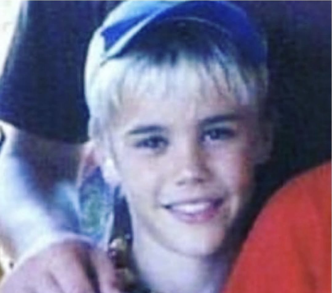 Capsizing__'s tweet image. Justin Bieber shared this cryptic Instagram post with his 294 million followers recently.

The first photo shows shipping containers, but when zoomed in, a small baby can be seen lying on a blanket.

The last photo is his childhood photo of Bieber, with the caption: &quot;I got anger…