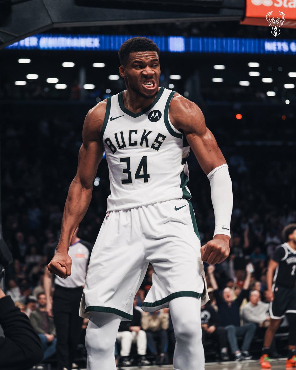 BucksShowYo🦌 tweet media