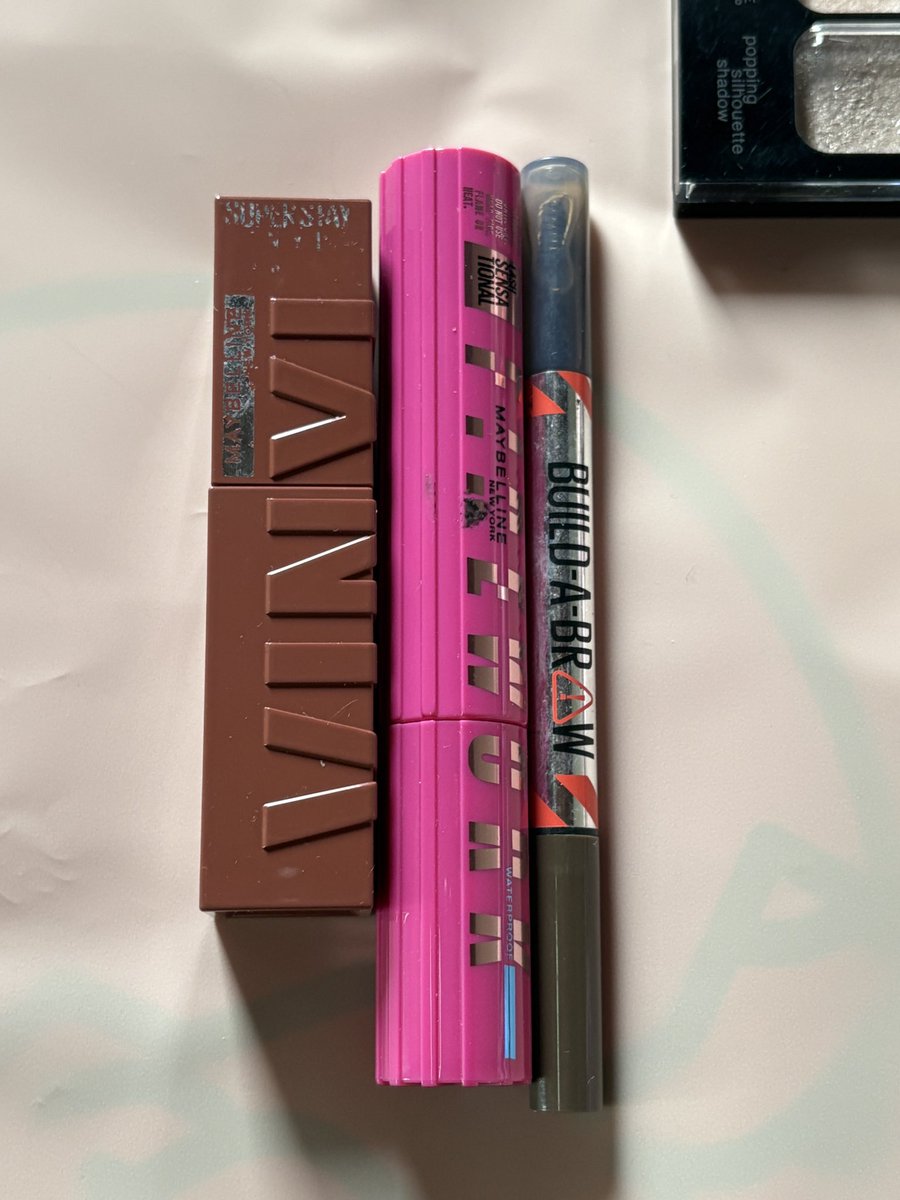 looklikelovena's tweet photo. ส่งต่อลลิป
maybelline สี120 
มาสคาร่ารุ่น firework 
MAYBELLINE BUILD-A-BROW 0.4 ML. ดินสอเขียนคิ้ว
((ปล่อยต่อ90บาททุกชิ้น))
ใช้น้อยมากเหลือเยอะ✅
#ส่งต่อคสอ #ส่งต่อสกินแคร์  #ส่งต่อเครื่องสำอาง #ส่งต่อmaybelline #maybellineส่งต่อ #ส่งต่อลิป #ส่งต่อคสอมือสอง #ส่งต่อเครื่องสำอางค์ https://t.co/Z3mOzBDLtF