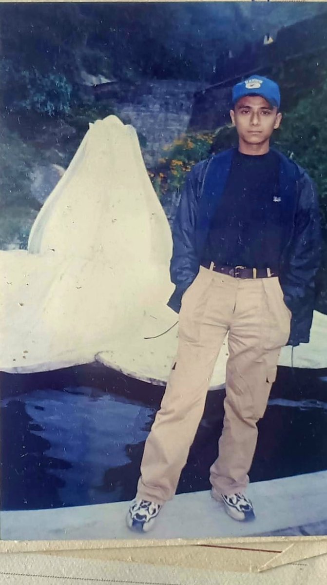 surajitkonwer's tweet image. দুটা দশক (25 years) পাৰ হৈ গ’ল...

তথাপিও সেই মুহূৰ্তৰ প্ৰতিধ্বনিয়ে 

          এতিয়াও.. !

সময়ৰ বাগিছাত নাচি থাকে...

অতীতৰ স্মৃতিবোৰ কেৱল হৃদয়েহে মনত পেলায়...