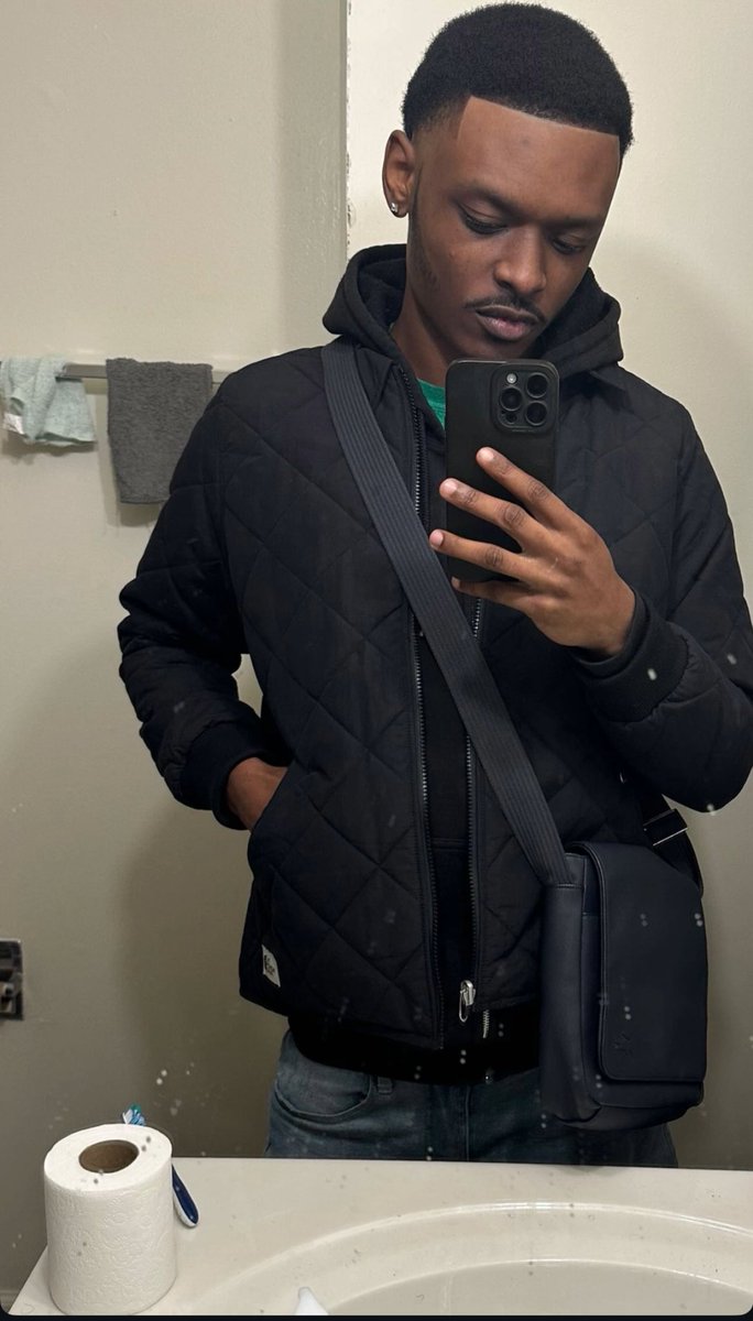 jaynumba20's tweet photo. Finna flood my sht ion even use dis btchh😒😂 https://t.co/7RScq7N3Or