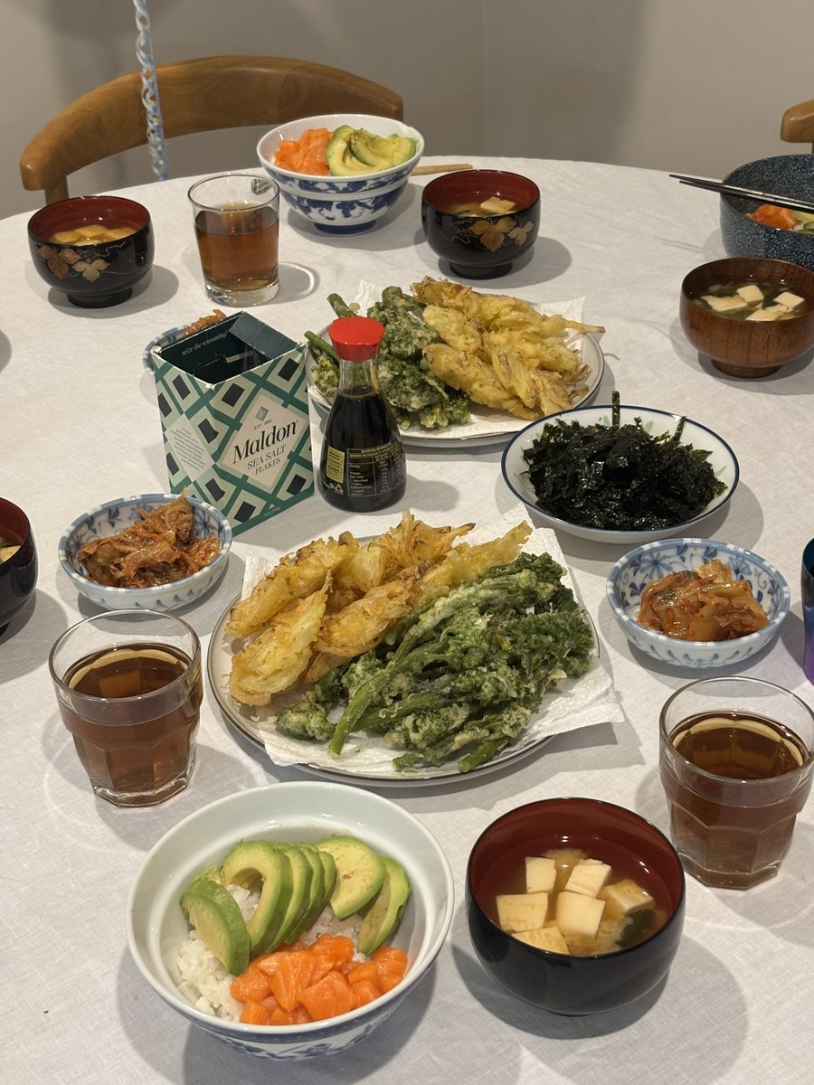 昨日16歳になりました！
家族と夜ご飯、すごく美味しかったです😋
Turned 16 yesterday!
I had a family dinner and it was delicious!🎂