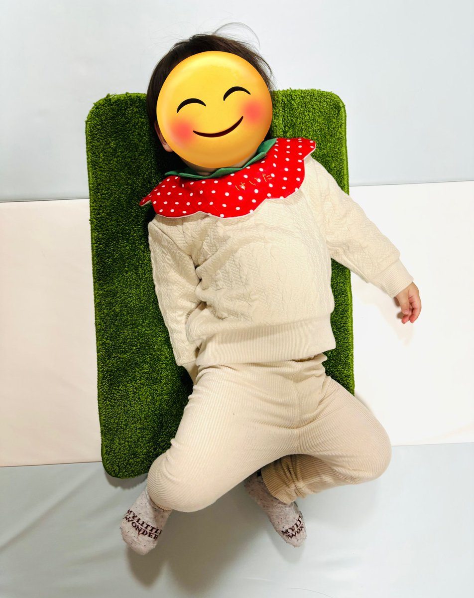 （<a href="/kairi_handmade/">かいり</a> ）様の企画モニターに参加させてもらい、当選させて頂きました🍓✨
よだれかけがまだ必須な為、こんなに可愛らしいものをつけられ母はにっこりです🤭ハンドメイド作品なのですが、シワになりにくく、アイロン無しで付けられるのも重宝しております👏🏻本当にありがとうございました！