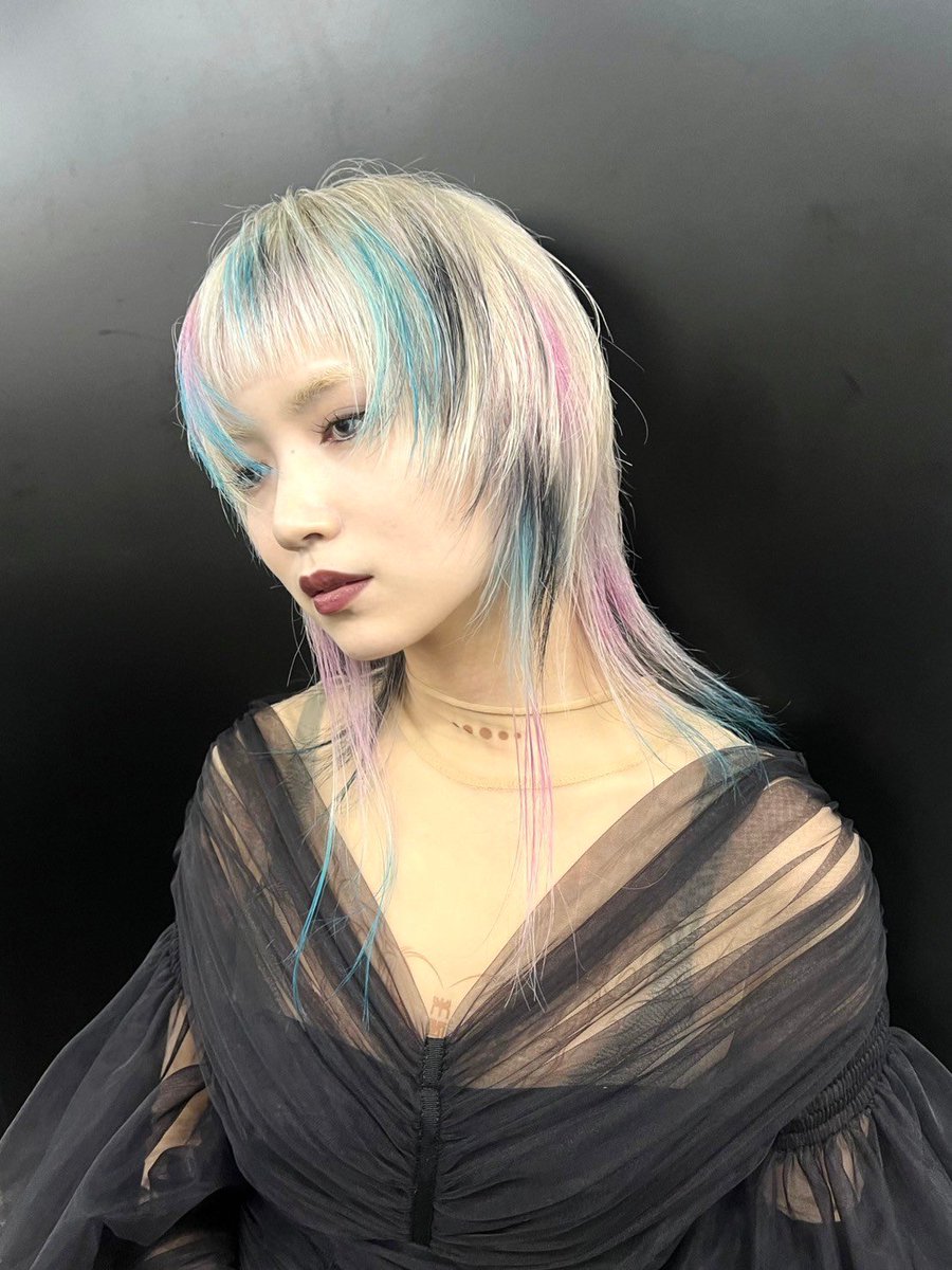 tat_0710's tweet photo. こういうどう頼んだらいいかわからないスタイルは全部お客様と一緒にデザインを決めてます💫 https://t.co/2rDHwzZsm9