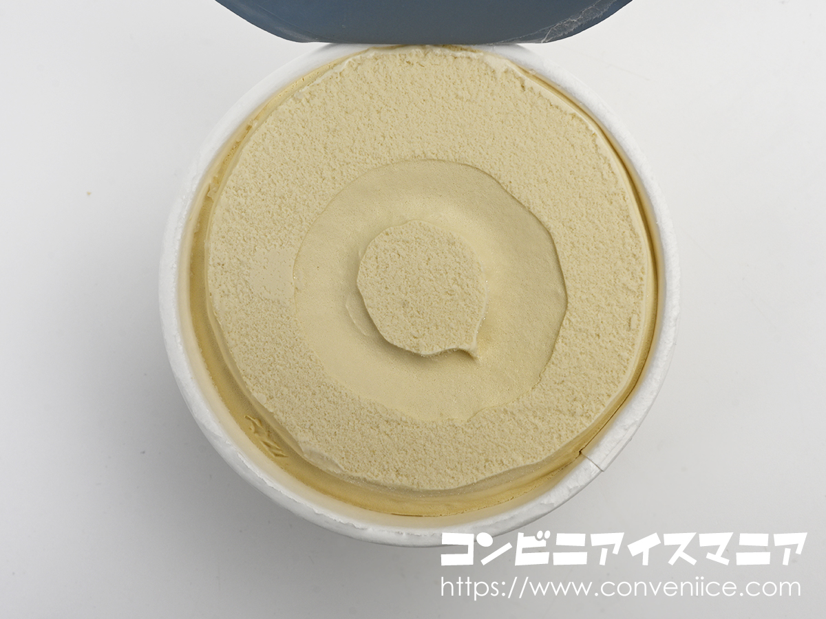 icemania's tweet photo. MOW（モウ）の新作、良質なジャスミン茶葉「銀毫」等級のジャスミン茶の粉末を使用した本格派のジャスミンミルクティーアイス。バリうまです！茶葉由来の奥深い味わいとミルクのバランスが絶妙✨

森永乳業『MOW 華やぐジャスミンミルクティー』

見つけたらぜひ食べてみてください😉